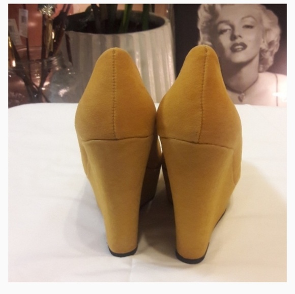 Ladies heels - Picture 3 of 5